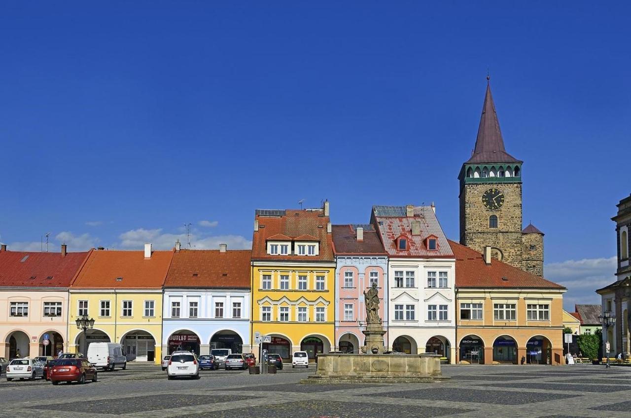 P&P Jicin Apartments - Soukrome 2-3 Luzkove Pokoje S Vlastni Kuchyni A Koupelnou Экстерьер фото