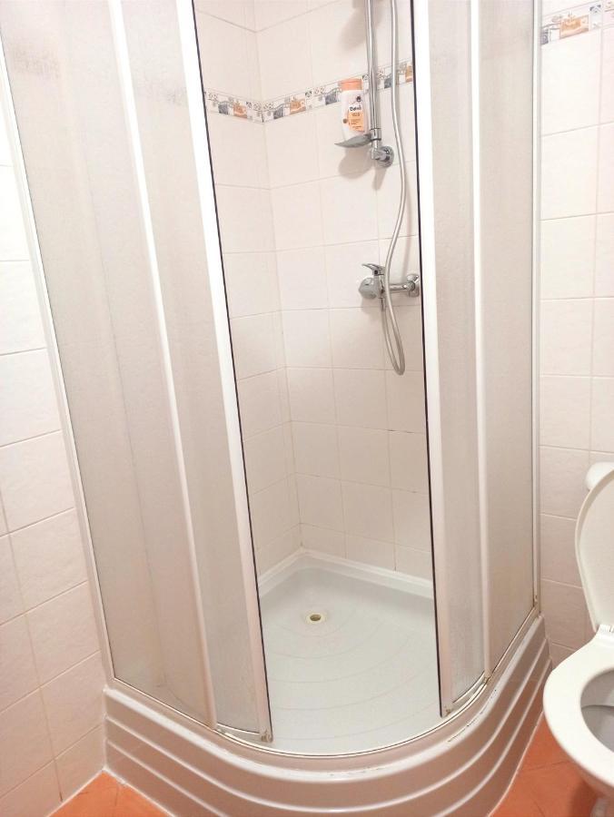 P&P Jicin Apartments - Soukrome 2-3 Luzkove Pokoje S Vlastni Kuchyni A Koupelnou Экстерьер фото