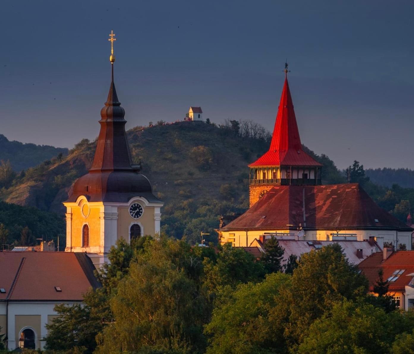P&P Jicin Apartments - Soukrome 2-3 Luzkove Pokoje S Vlastni Kuchyni A Koupelnou Экстерьер фото
