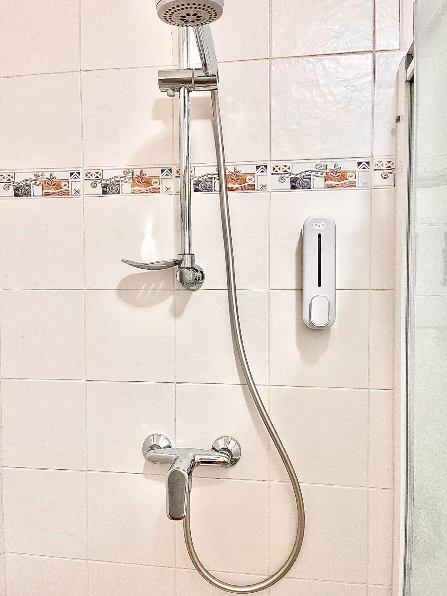 P&P Jicin Apartments - Soukrome 2-3 Luzkove Pokoje S Vlastni Kuchyni A Koupelnou Экстерьер фото