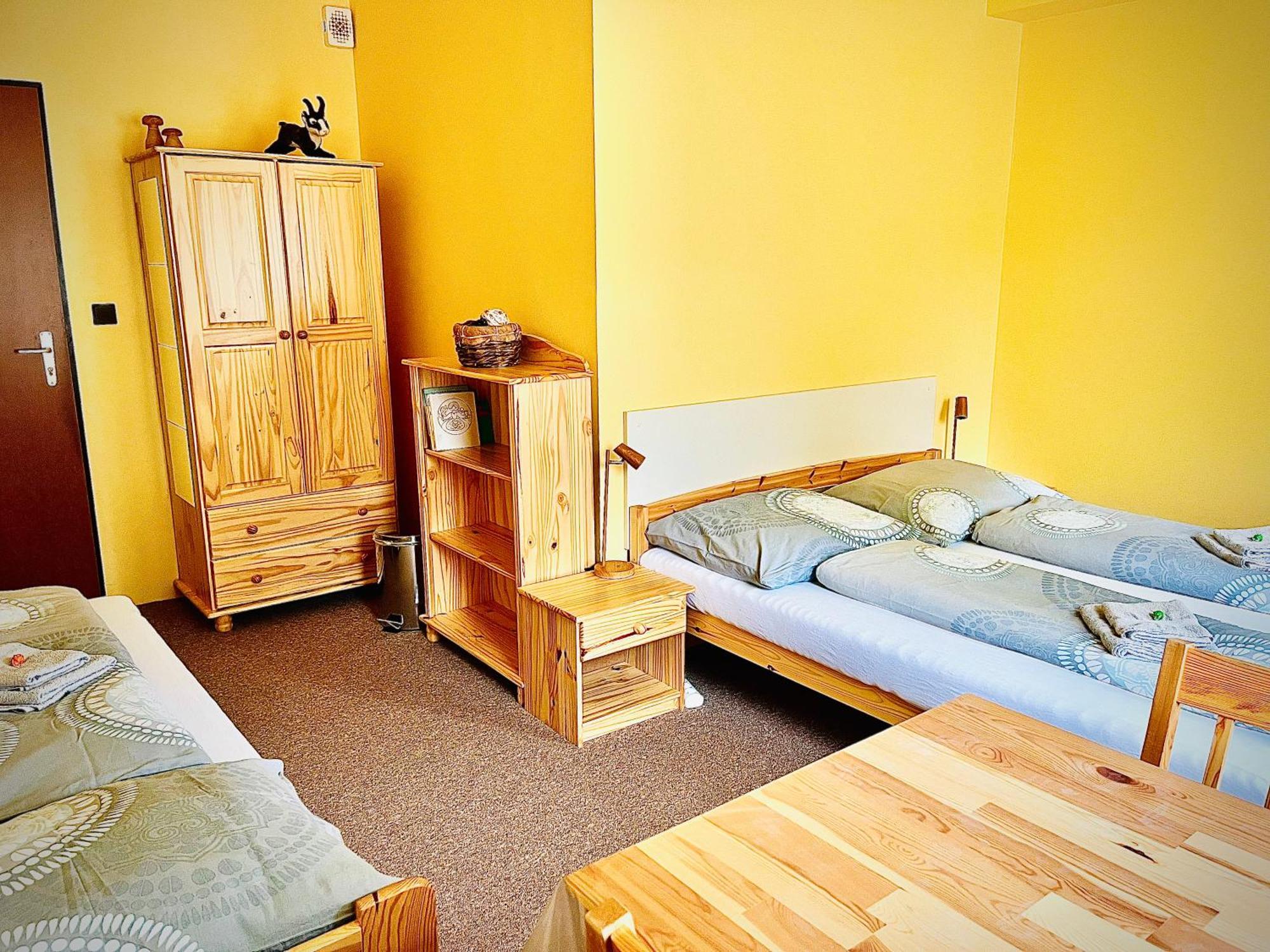 P&P Jicin Apartments - Soukrome 2-3 Luzkove Pokoje S Vlastni Kuchyni A Koupelnou Экстерьер фото