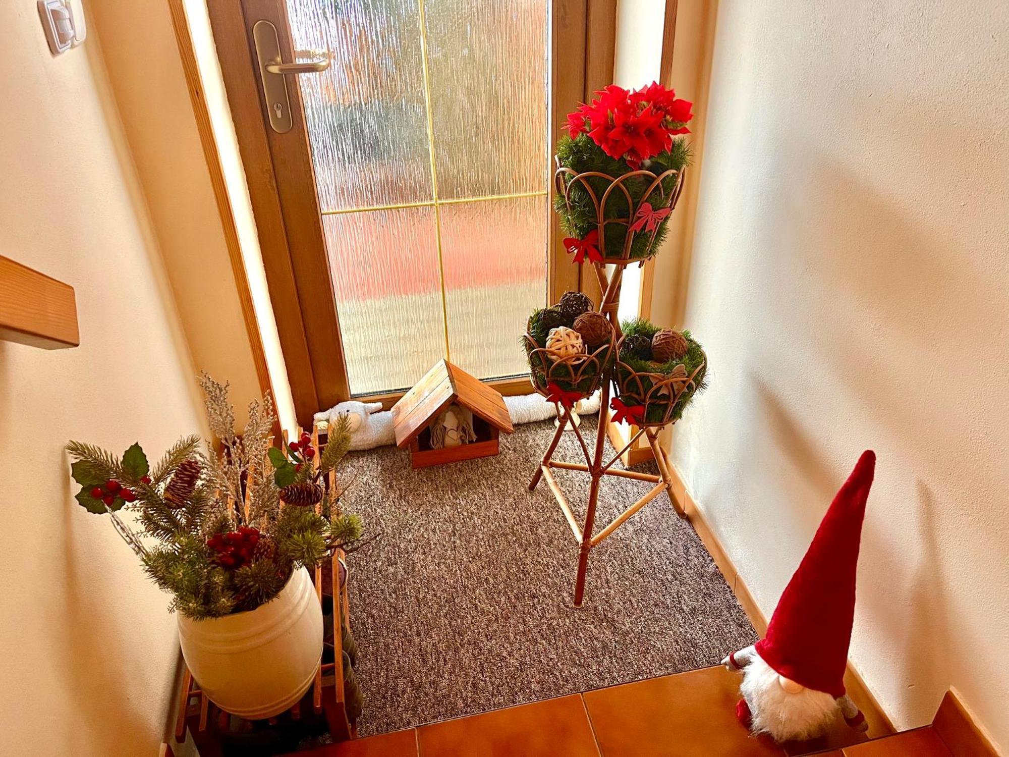 P&P Jicin Apartments - Soukrome 2-3 Luzkove Pokoje S Vlastni Kuchyni A Koupelnou Экстерьер фото